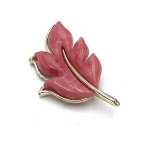 Sarah Coventry Leaf Pink Leaf Light Gold Tone Brooch Pin 1960s